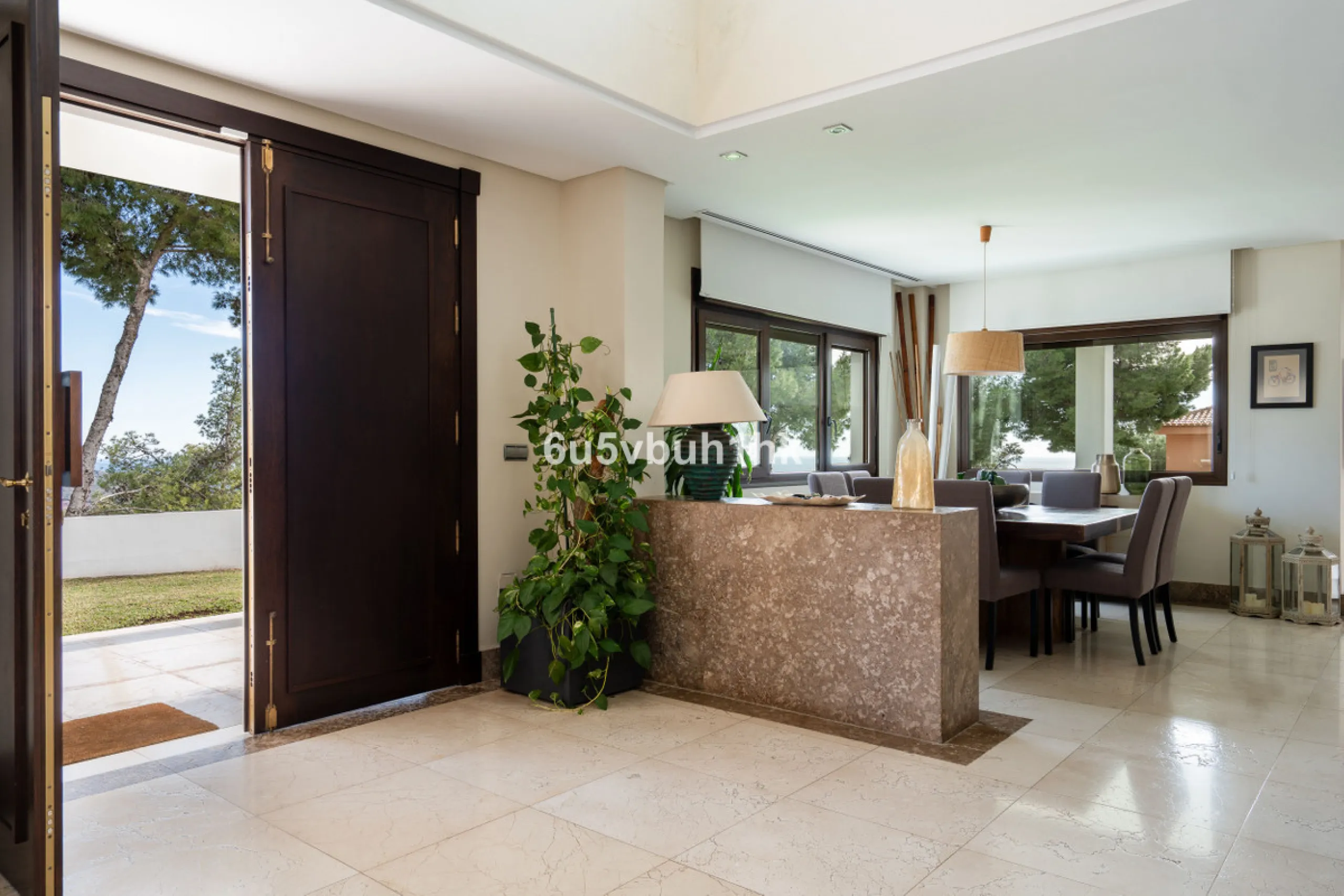 Pinares de San Antón is one of Málaga East's most established residential enclaves, calm, green, and discreet, yet still close enough to feel connected to the city every day.