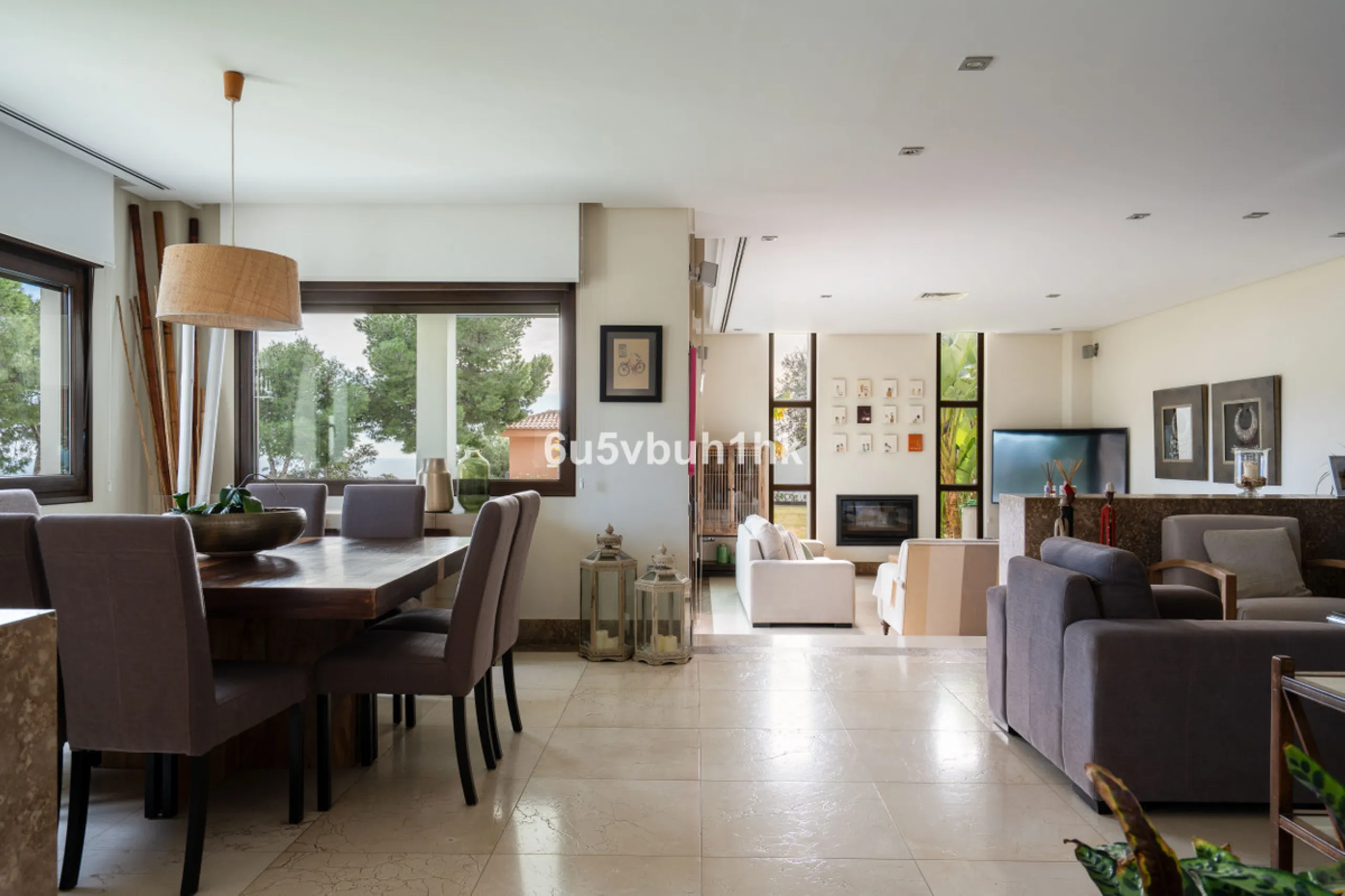 Pinares de San Antón is one of Málaga East's most established residential enclaves, calm, green, and discreet, yet still close enough to feel connected to the city every day.