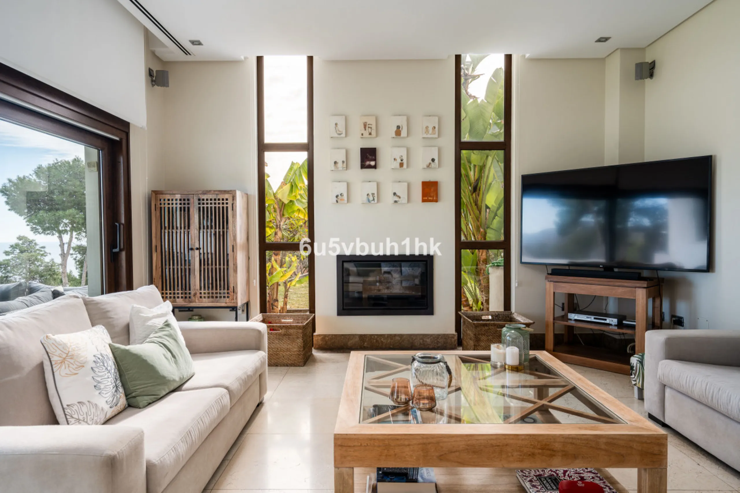 Pinares de San Antón is one of Málaga East's most established residential enclaves, calm, green, and discreet, yet still close enough to feel connected to the city every day.