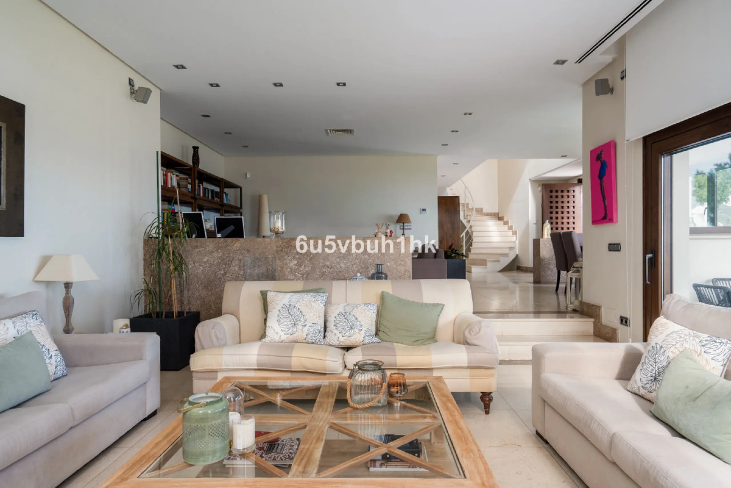 Pinares de San Antón is one of Málaga East's most established residential enclaves, calm, green, and discreet, yet still close enough to feel connected to the city every day.
