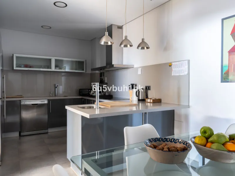 Pinares de San Antón is one of Málaga East's most established residential enclaves, calm, green, and discreet, yet still close enough to feel connected to the city every day.