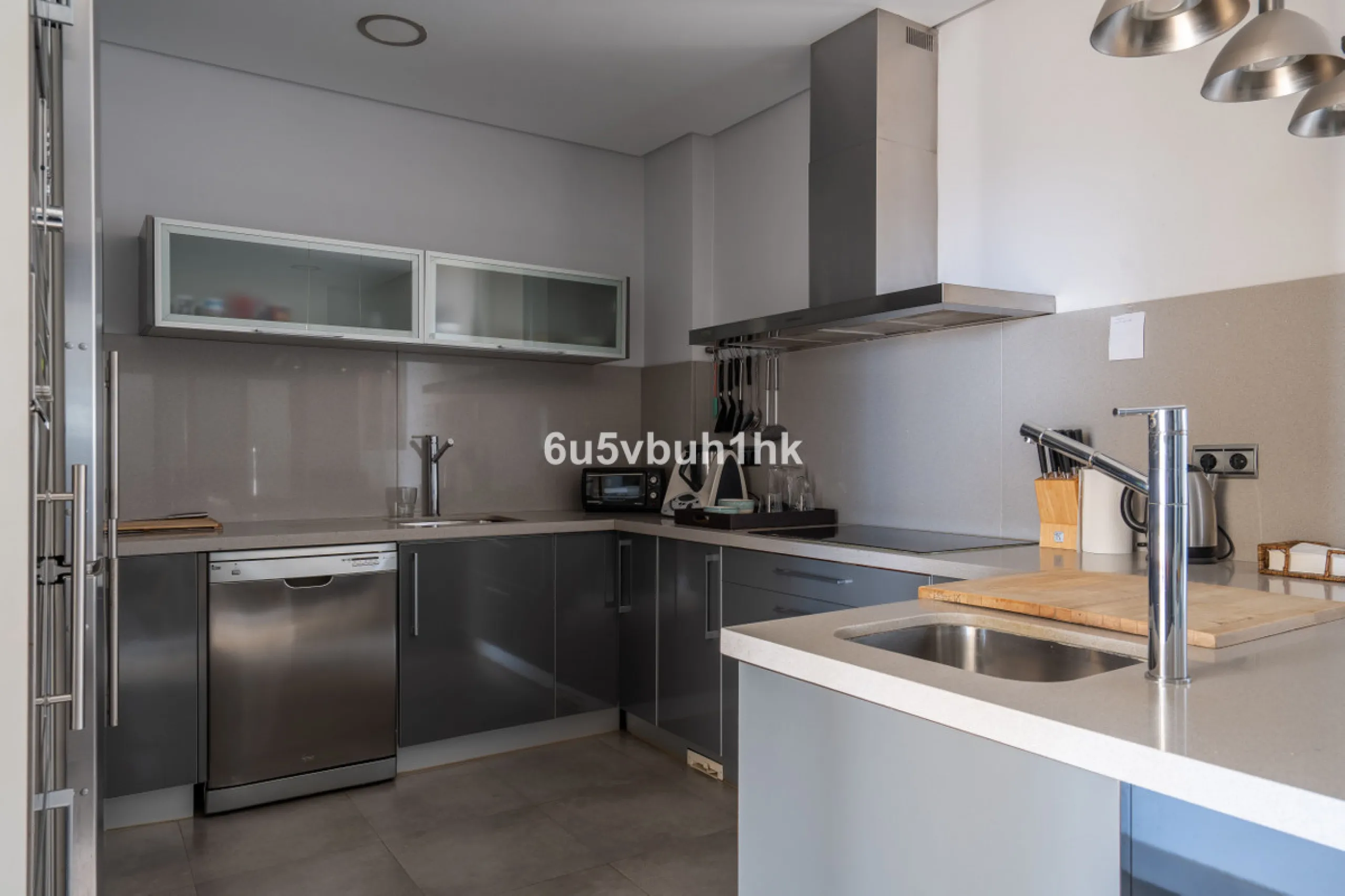 Pinares de San Antón is one of Málaga East's most established residential enclaves, calm, green, and discreet, yet still close enough to feel connected to the city every day.