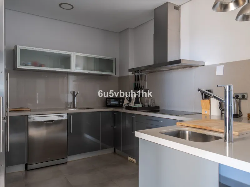 Pinares de San Antón is one of Málaga East's most established residential enclaves, calm, green, and discreet, yet still close enough to feel connected to the city every day.