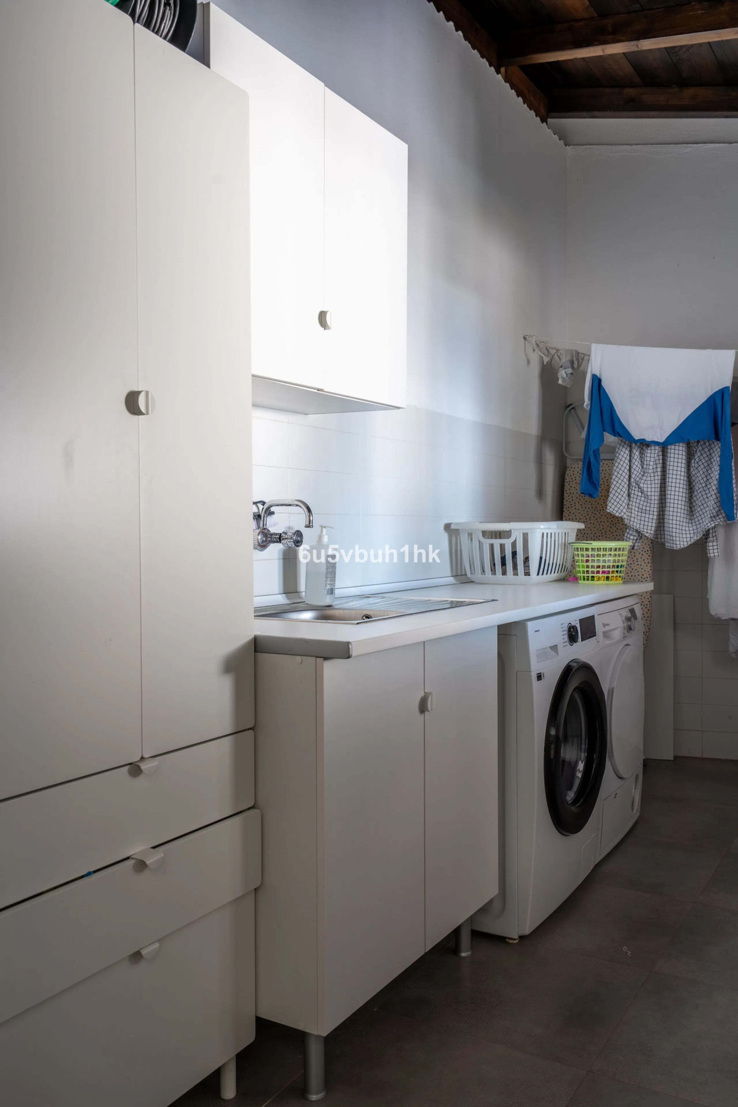 Pinares de San Antón is one of Málaga East's most established residential enclaves, calm, green, and discreet, yet still close enough to feel connected to the city every day.