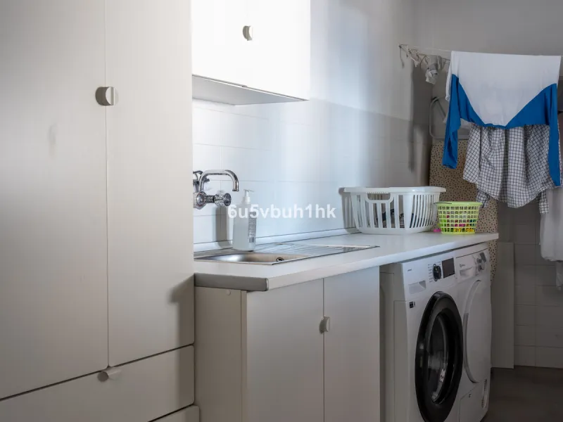 Pinares de San Antón is one of Málaga East's most established residential enclaves, calm, green, and discreet, yet still close enough to feel connected to the city every day.