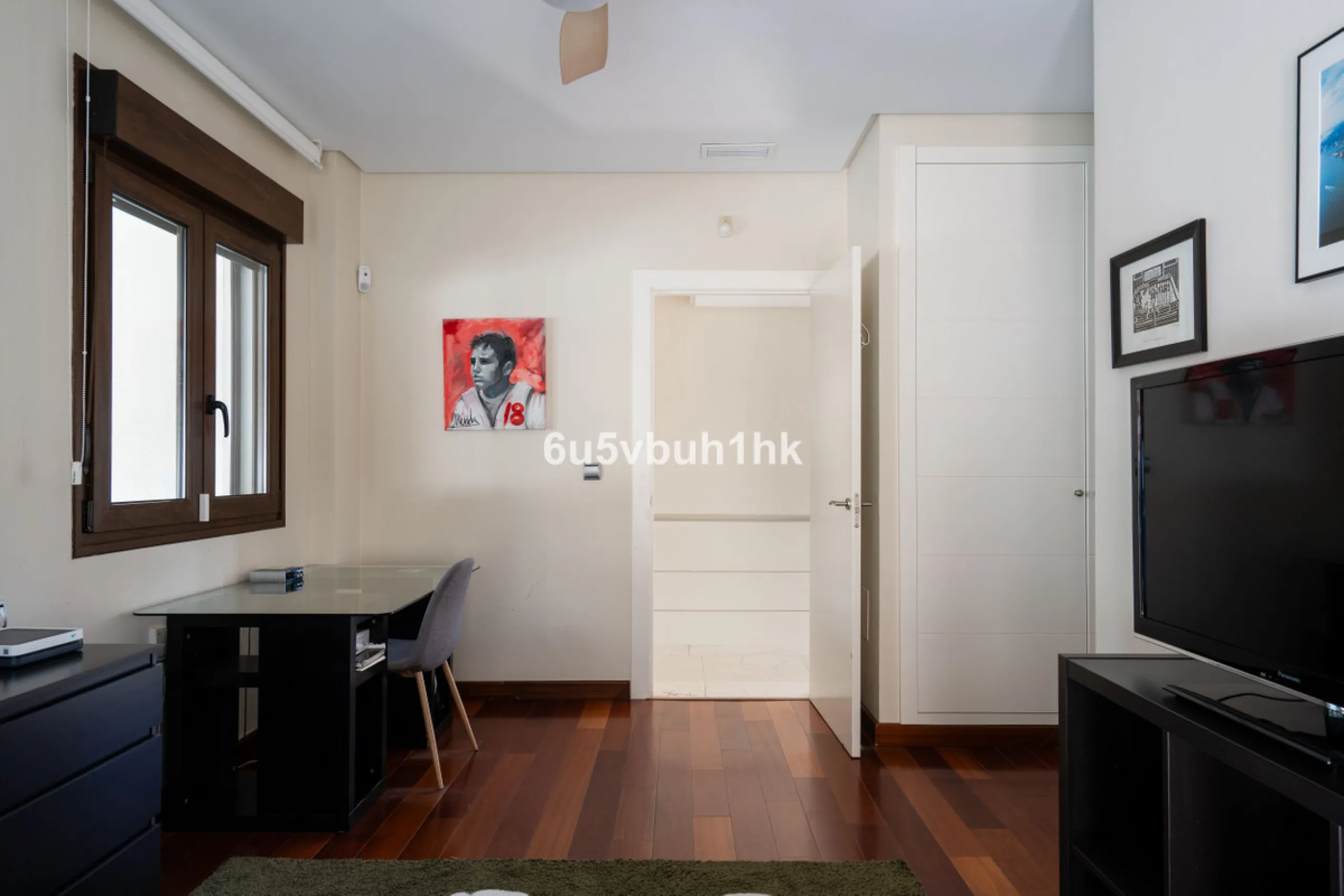 Pinares de San Antón is one of Málaga East's most established residential enclaves, calm, green, and discreet, yet still close enough to feel connected to the city every day.