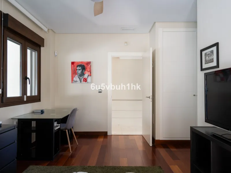 Pinares de San Antón is one of Málaga East's most established residential enclaves, calm, green, and discreet, yet still close enough to feel connected to the city every day.