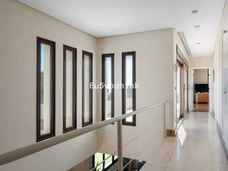 Pinares de San Antón is one of Málaga East's most established residential enclaves, calm, green, and discreet, yet still close enough to feel connected to the city every day.