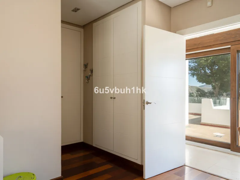 Pinares de San Antón is one of Málaga East's most established residential enclaves, calm, green, and discreet, yet still close enough to feel connected to the city every day.