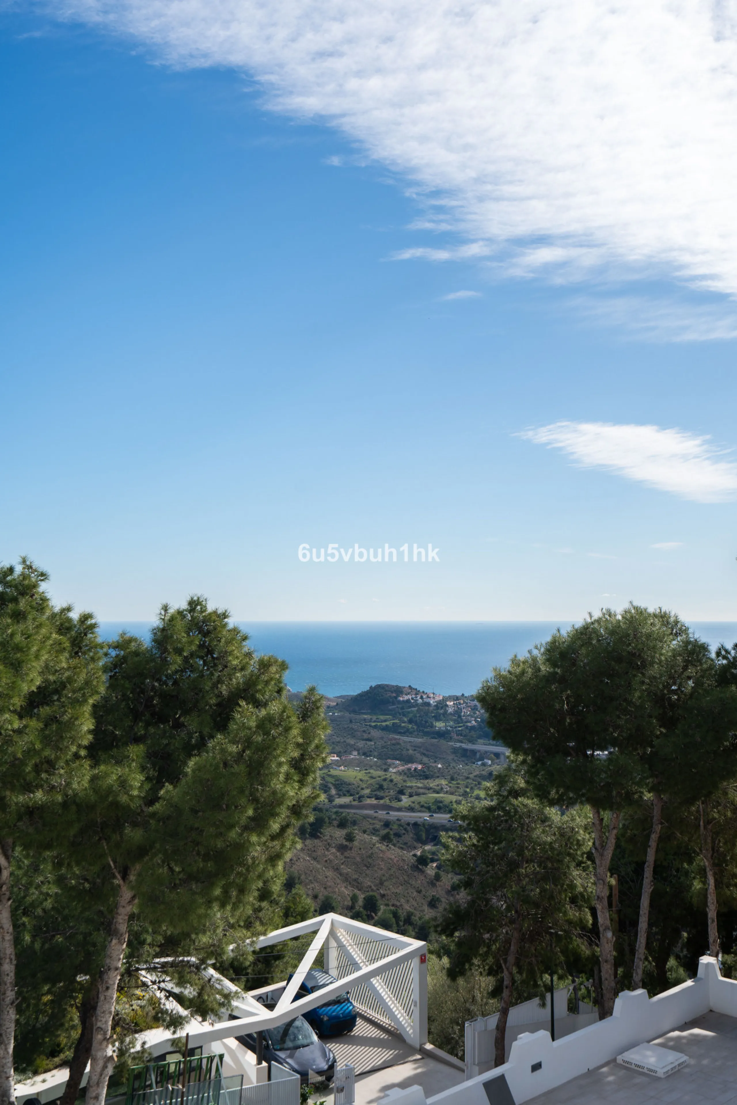 Pinares de San Antón is one of Málaga East's most established residential enclaves, calm, green, and discreet, yet still close enough to feel connected to the city every day.