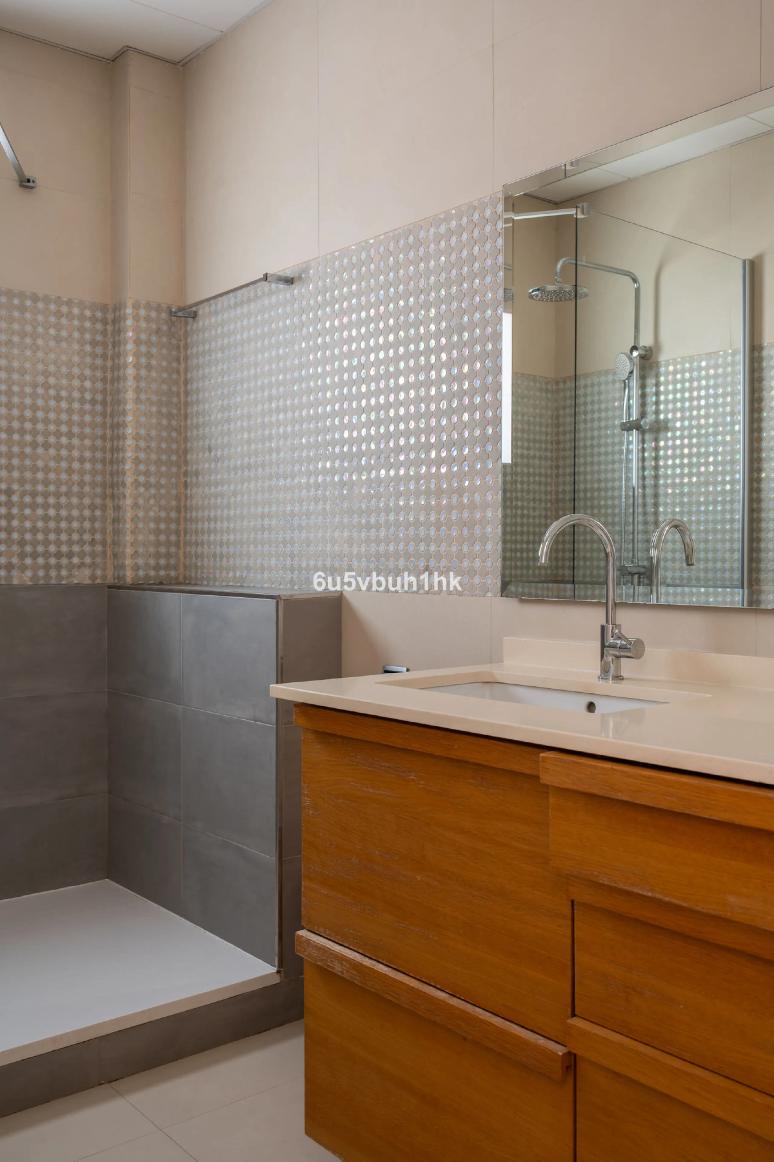 Pinares de San Antón is one of Málaga East's most established residential enclaves, calm, green, and discreet, yet still close enough to feel connected to the city every day.