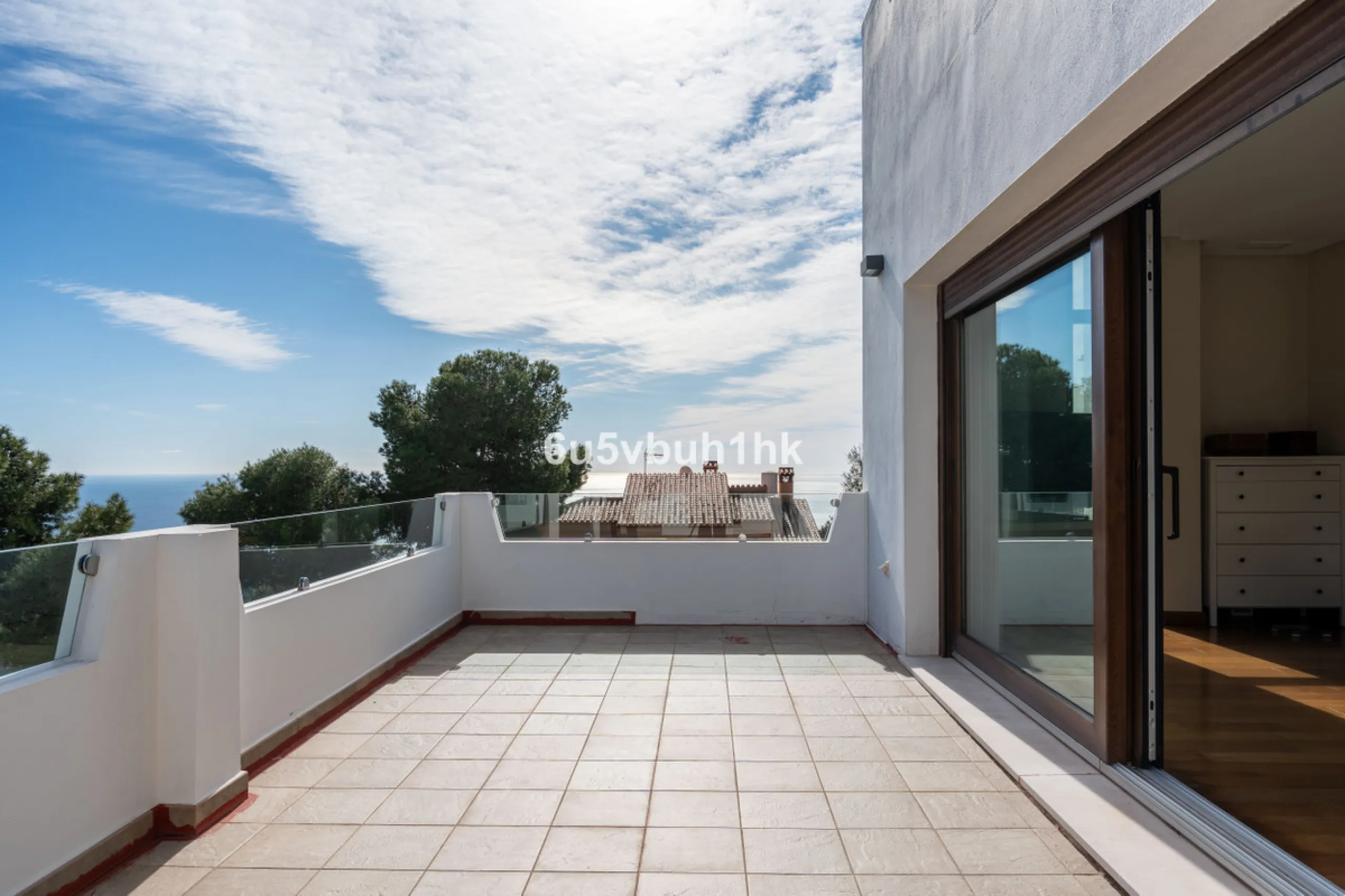 Pinares de San Antón is one of Málaga East's most established residential enclaves, calm, green, and discreet, yet still close enough to feel connected to the city every day.
