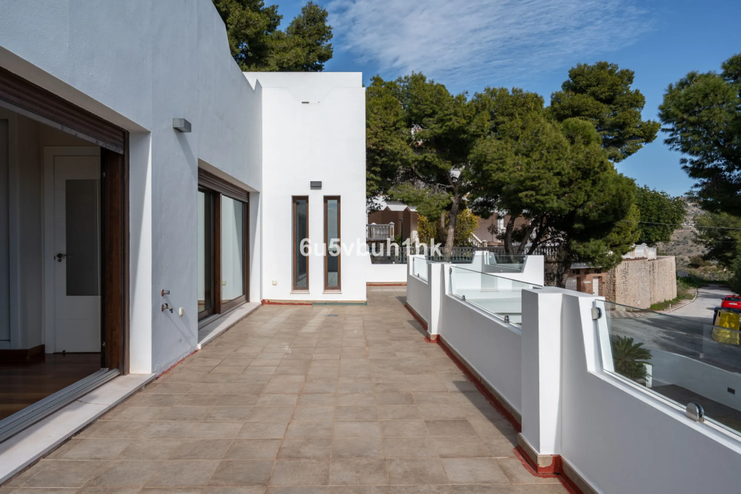 Pinares de San Antón is one of Málaga East's most established residential enclaves, calm, green, and discreet, yet still close enough to feel connected to the city every day.