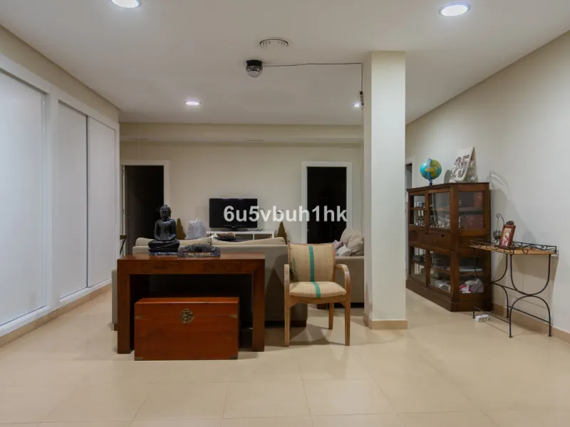 Pinares de San Antón is one of Málaga East's most established residential enclaves, calm, green, and discreet, yet still close enough to feel connected to the city every day.