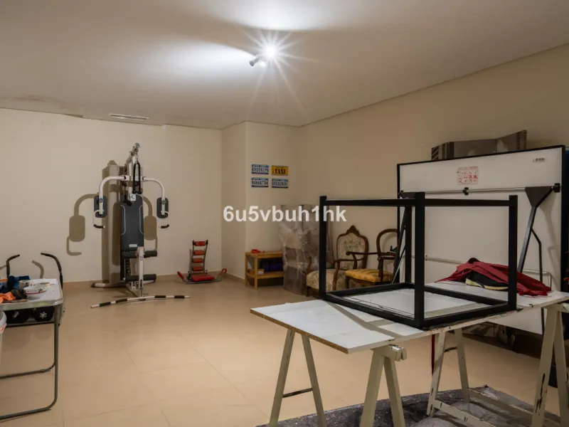 Pinares de San Antón is one of Málaga East's most established residential enclaves, calm, green, and discreet, yet still close enough to feel connected to the city every day.