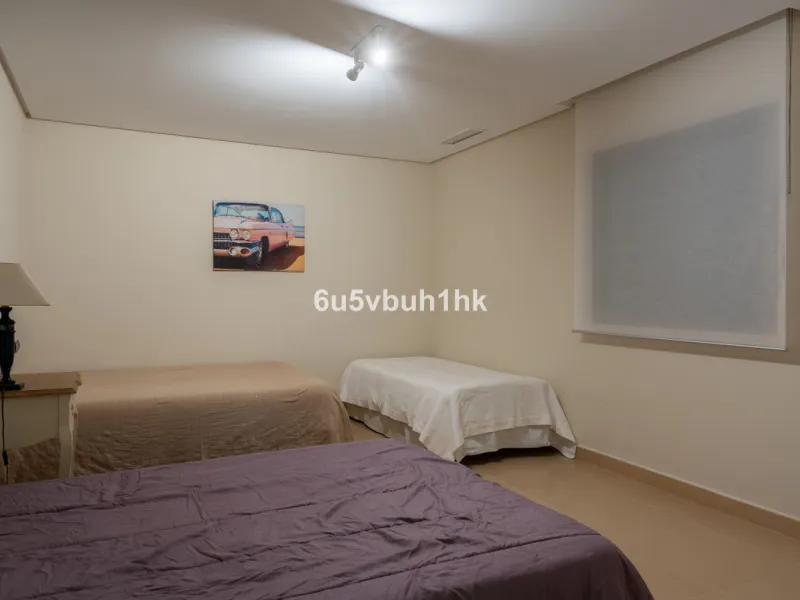 Pinares de San Antón is one of Málaga East's most established residential enclaves, calm, green, and discreet, yet still close enough to feel connected to the city every day.