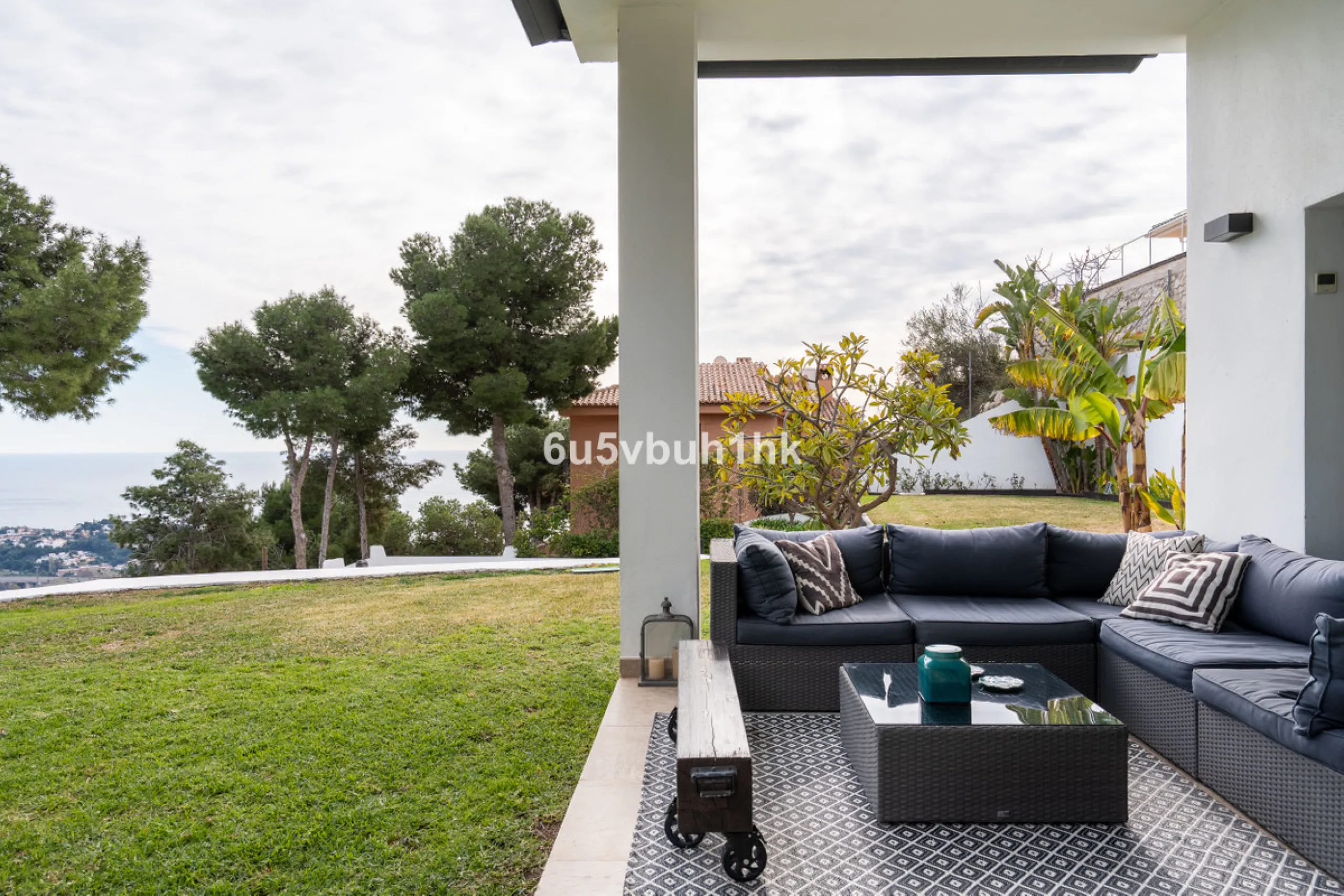 Pinares de San Antón is one of Málaga East's most established residential enclaves, calm, green, and discreet, yet still close enough to feel connected to the city every day.