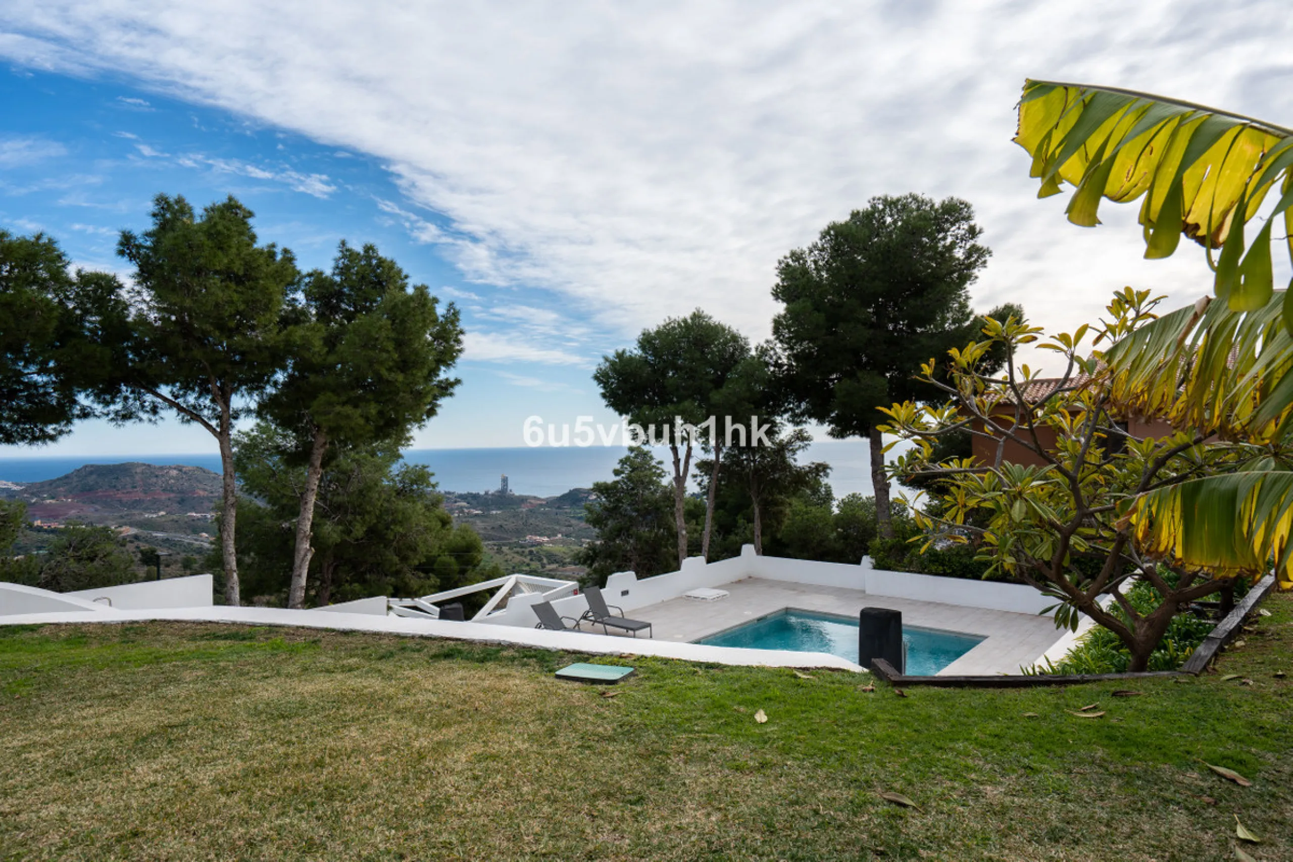 Pinares de San Antón is one of Málaga East's most established residential enclaves, calm, green, and discreet, yet still close enough to feel connected to the city every day.