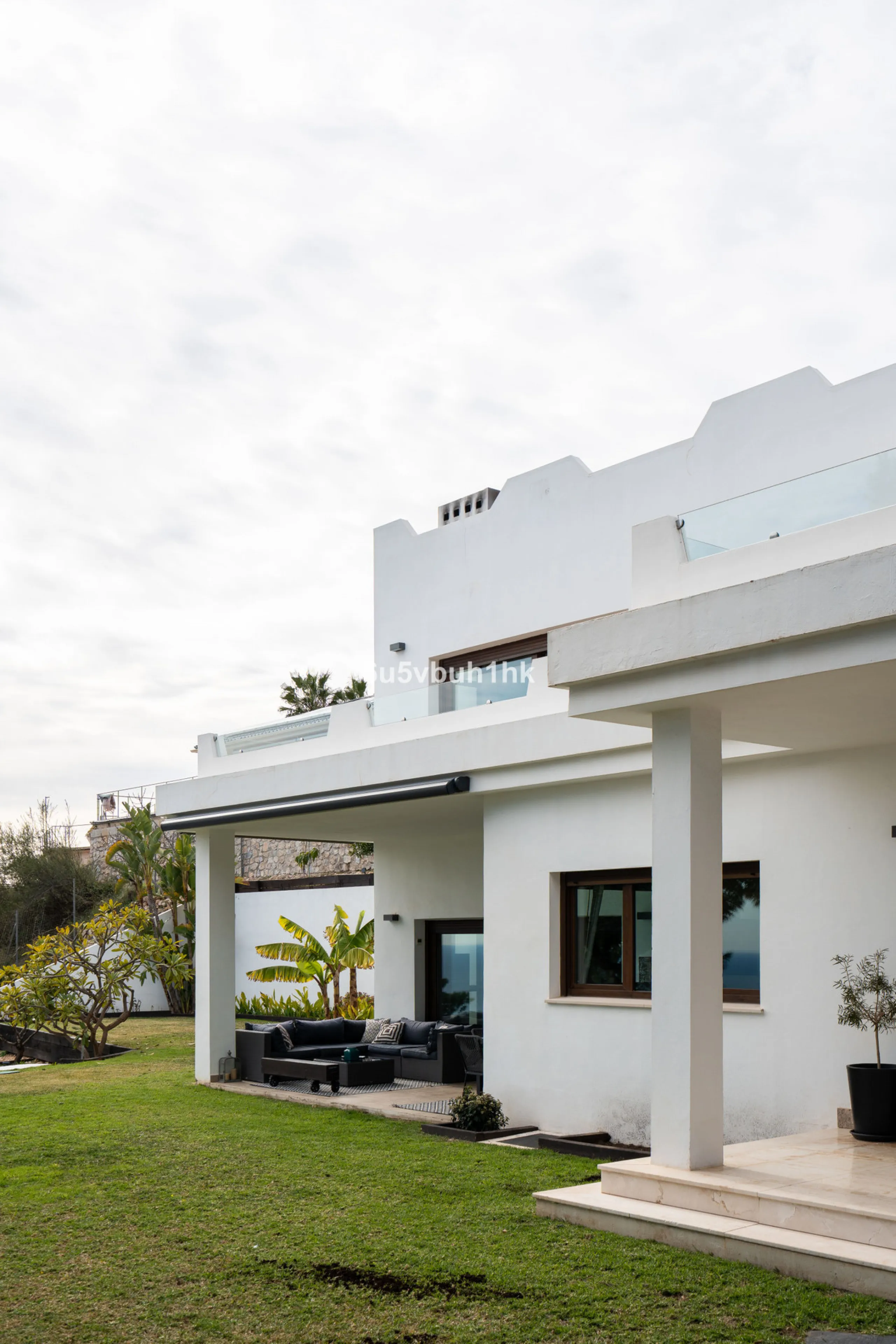 Pinares de San Antón is one of Málaga East's most established residential enclaves, calm, green, and discreet, yet still close enough to feel connected to the city every day.