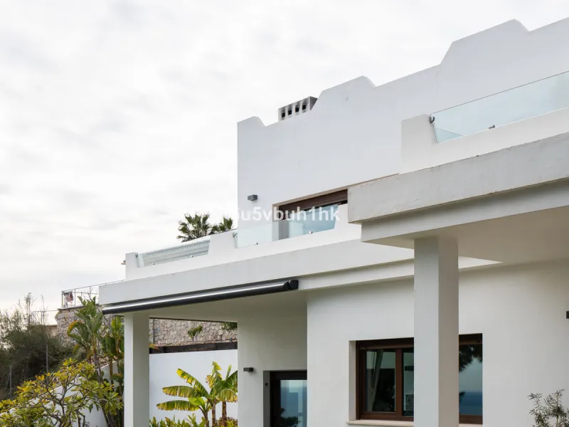 Pinares de San Antón is one of Málaga East's most established residential enclaves, calm, green, and discreet, yet still close enough to feel connected to the city every day.