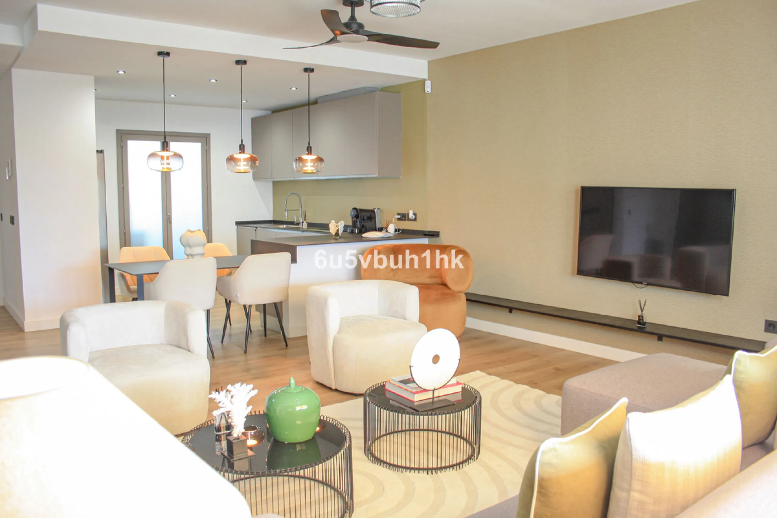 Experience the perfect harmony of luxury, comfort, and stunning panoramic views in this exceptional duplex penthouse, completely renovated and located on Marbella's prestigious Golden Mile.