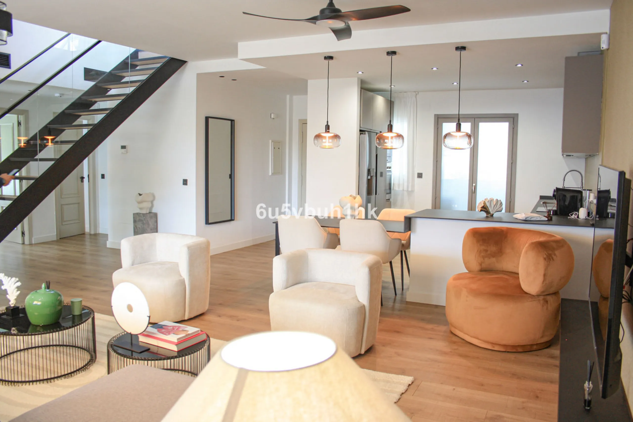 Experience the perfect harmony of luxury, comfort, and stunning panoramic views in this exceptional duplex penthouse, completely renovated and located on Marbella's prestigious Golden Mile.