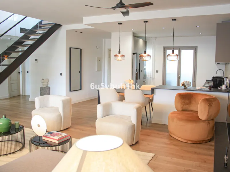 Experience the perfect harmony of luxury, comfort, and stunning panoramic views in this exceptional duplex penthouse, completely renovated and located on Marbella's prestigious Golden Mile.