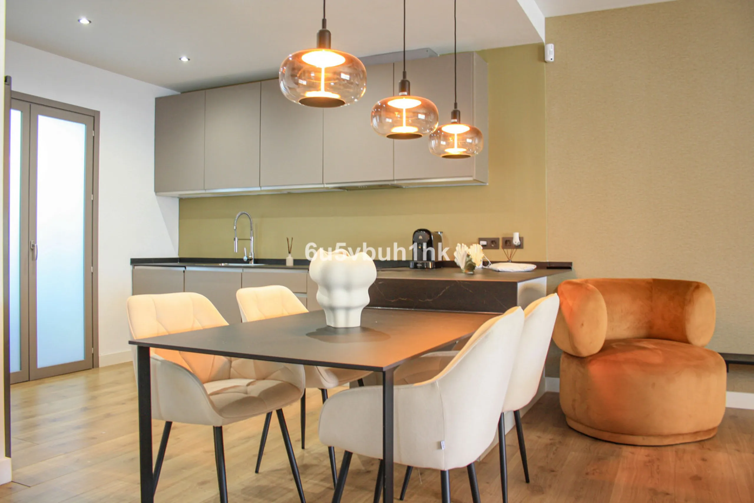 Experience the perfect harmony of luxury, comfort, and stunning panoramic views in this exceptional duplex penthouse, completely renovated and located on Marbella's prestigious Golden Mile.