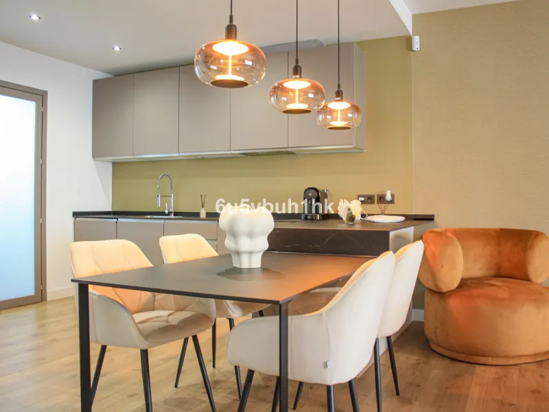 Experience the perfect harmony of luxury, comfort, and stunning panoramic views in this exceptional duplex penthouse, completely renovated and located on Marbella's prestigious Golden Mile.