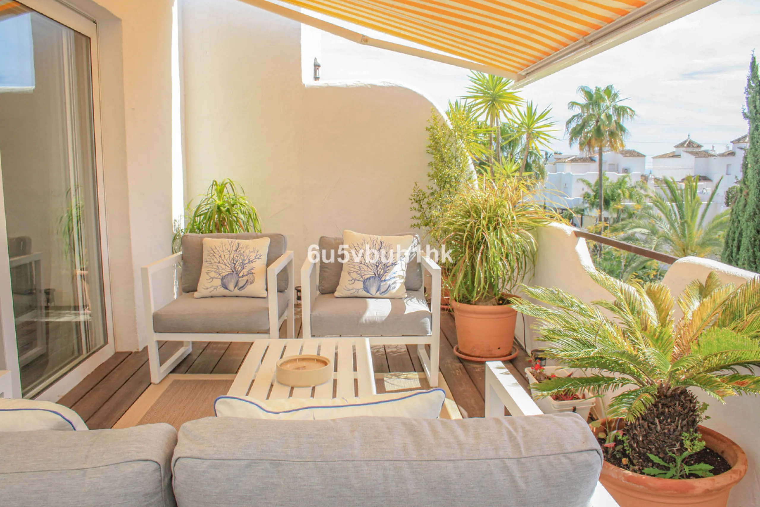 Experience the perfect harmony of luxury, comfort, and stunning panoramic views in this exceptional duplex penthouse, completely renovated and located on Marbella's prestigious Golden Mile.