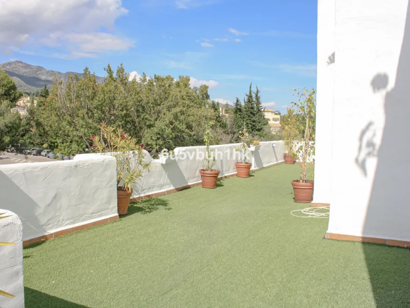 Experience the perfect harmony of luxury, comfort, and stunning panoramic views in this exceptional duplex penthouse, completely renovated and located on Marbella's prestigious Golden Mile.