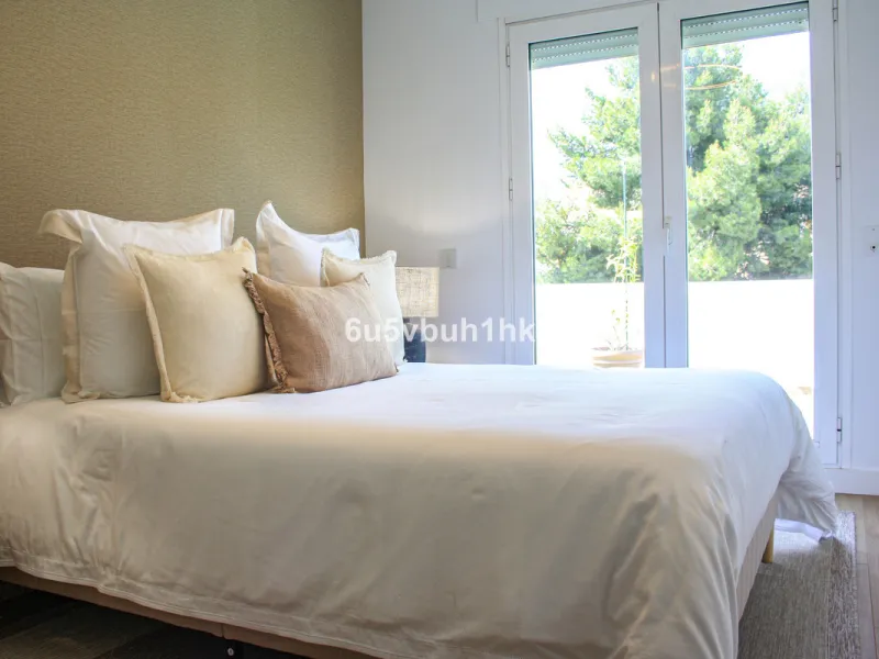 Experience the perfect harmony of luxury, comfort, and stunning panoramic views in this exceptional duplex penthouse, completely renovated and located on Marbella's prestigious Golden Mile.