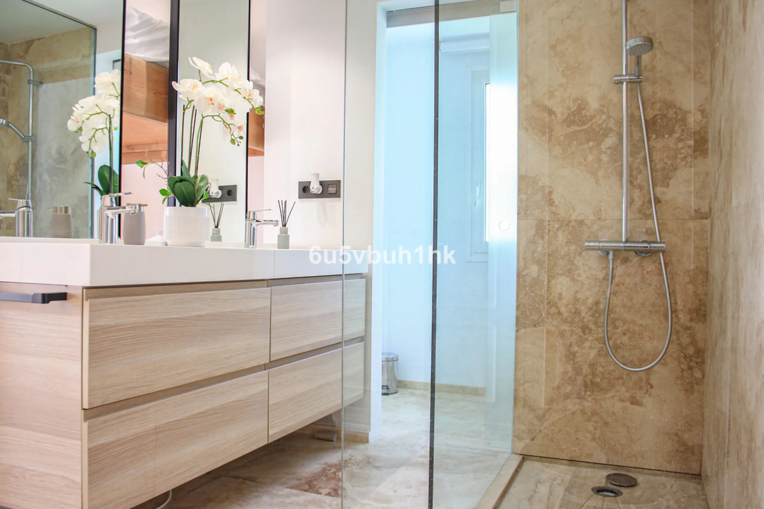 Experience the perfect harmony of luxury, comfort, and stunning panoramic views in this exceptional duplex penthouse, completely renovated and located on Marbella's prestigious Golden Mile.