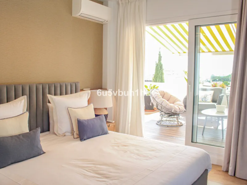 Experience the perfect harmony of luxury, comfort, and stunning panoramic views in this exceptional duplex penthouse, completely renovated and located on Marbella's prestigious Golden Mile.