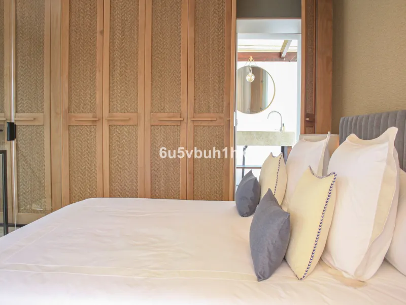 Experience the perfect harmony of luxury, comfort, and stunning panoramic views in this exceptional duplex penthouse, completely renovated and located on Marbella's prestigious Golden Mile.