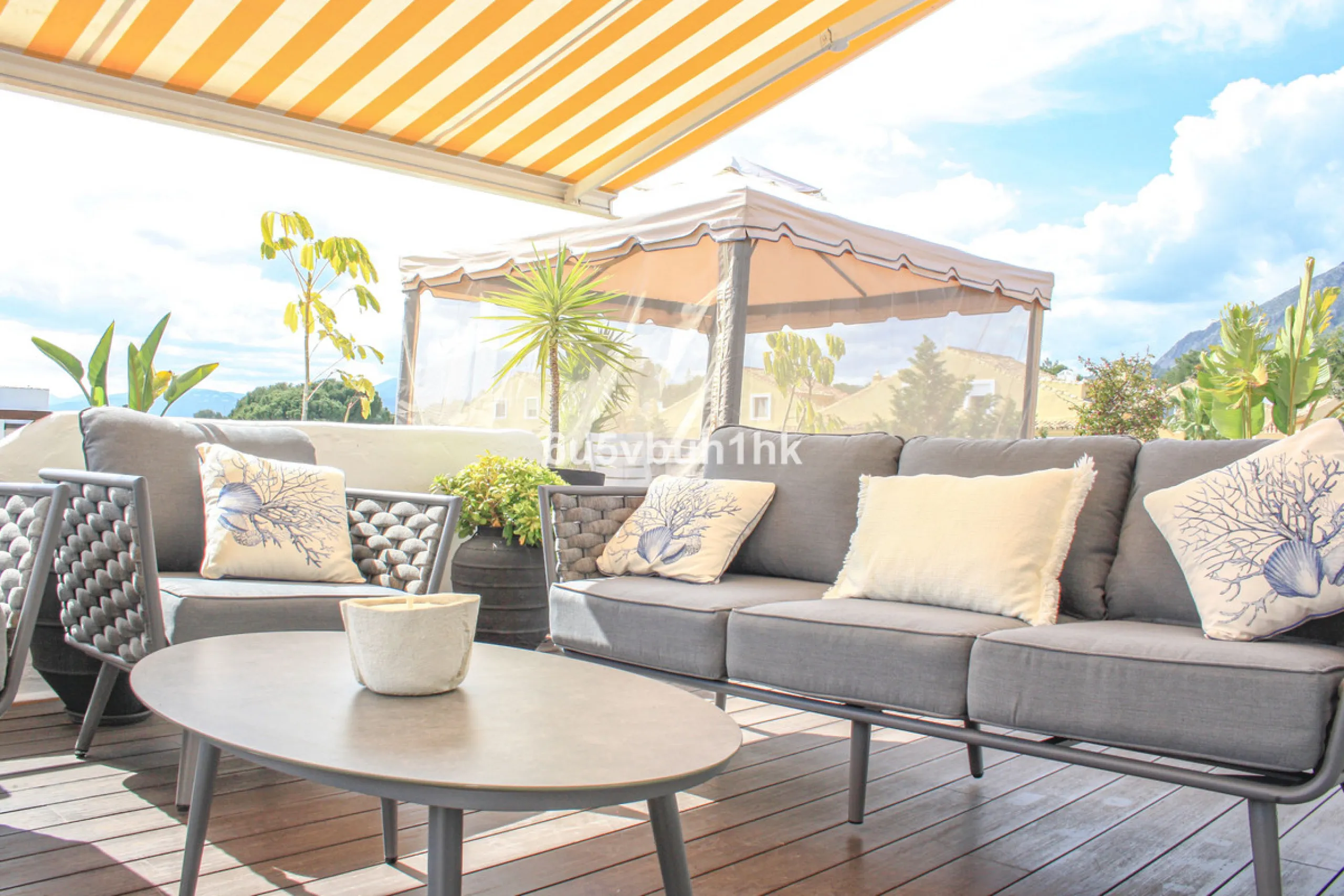 Experience the perfect harmony of luxury, comfort, and stunning panoramic views in this exceptional duplex penthouse, completely renovated and located on Marbella's prestigious Golden Mile.