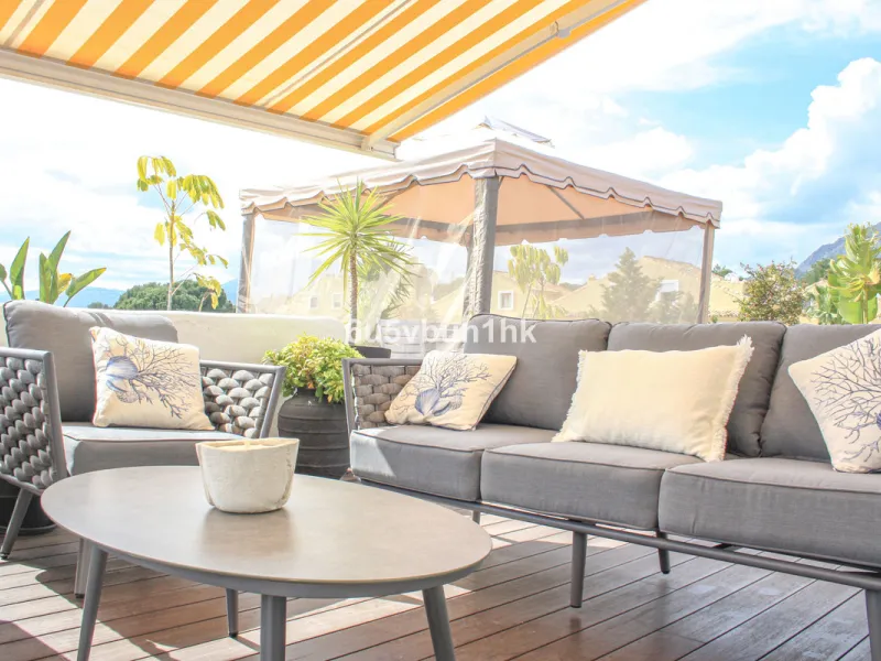 Experience the perfect harmony of luxury, comfort, and stunning panoramic views in this exceptional duplex penthouse, completely renovated and located on Marbella's prestigious Golden Mile.