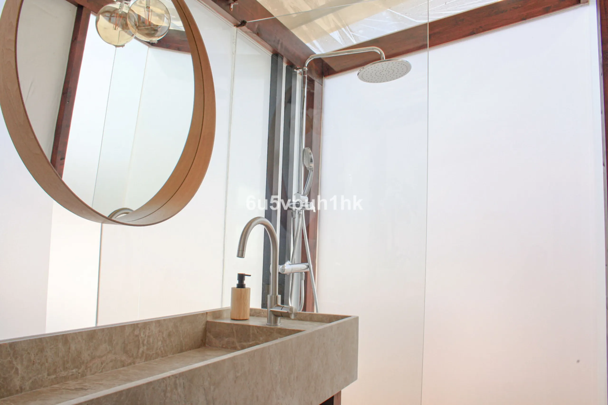 Experience the perfect harmony of luxury, comfort, and stunning panoramic views in this exceptional duplex penthouse, completely renovated and located on Marbella's prestigious Golden Mile.