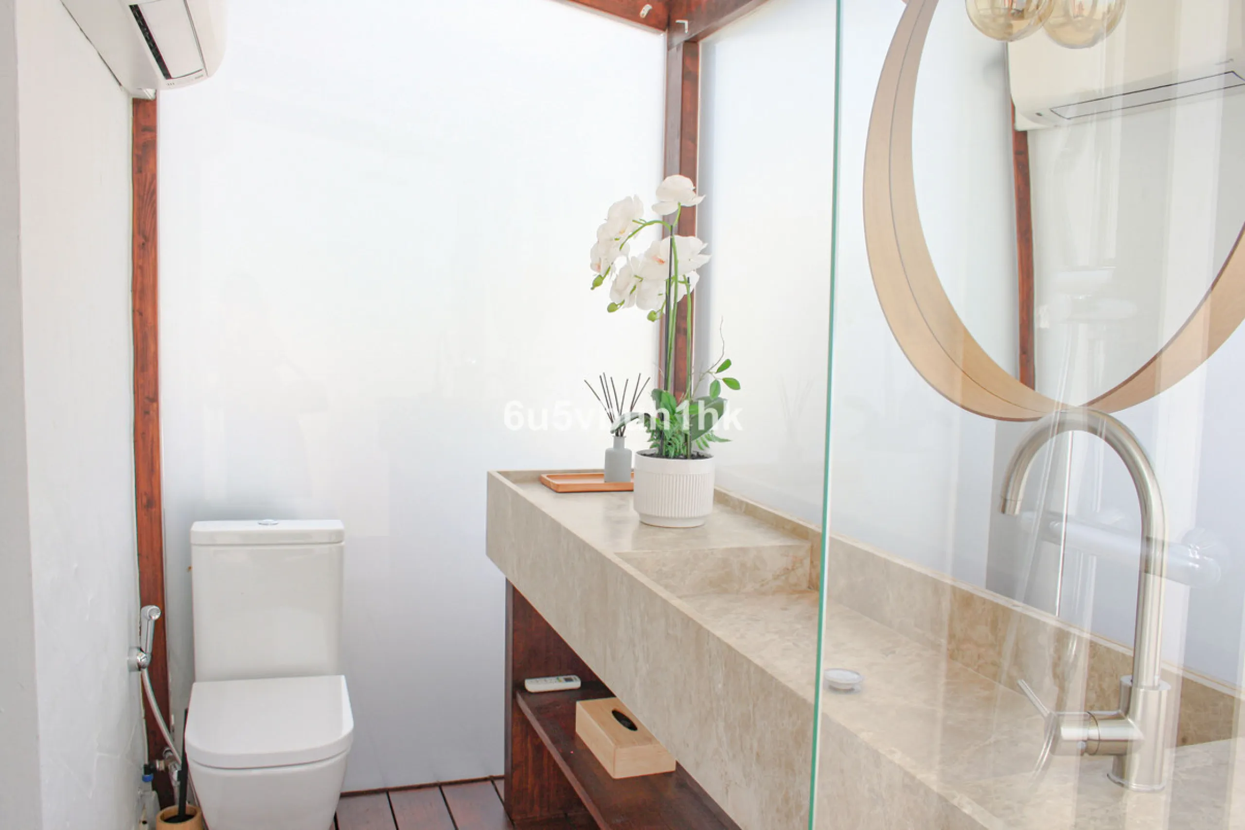 Experience the perfect harmony of luxury, comfort, and stunning panoramic views in this exceptional duplex penthouse, completely renovated and located on Marbella's prestigious Golden Mile.