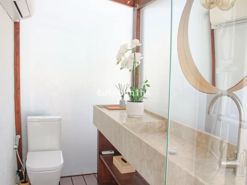 Experience the perfect harmony of luxury, comfort, and stunning panoramic views in this exceptional duplex penthouse, completely renovated and located on Marbella's prestigious Golden Mile.