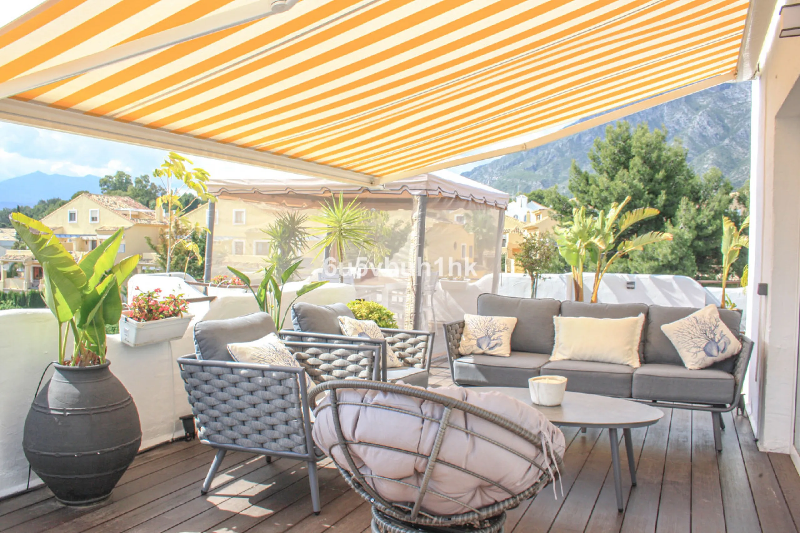 Experience the perfect harmony of luxury, comfort, and stunning panoramic views in this exceptional duplex penthouse, completely renovated and located on Marbella's prestigious Golden Mile.