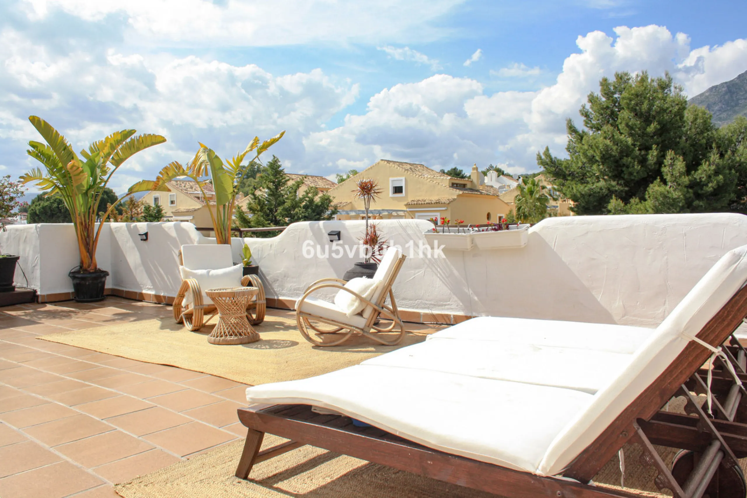 Experience the perfect harmony of luxury, comfort, and stunning panoramic views in this exceptional duplex penthouse, completely renovated and located on Marbella's prestigious Golden Mile.