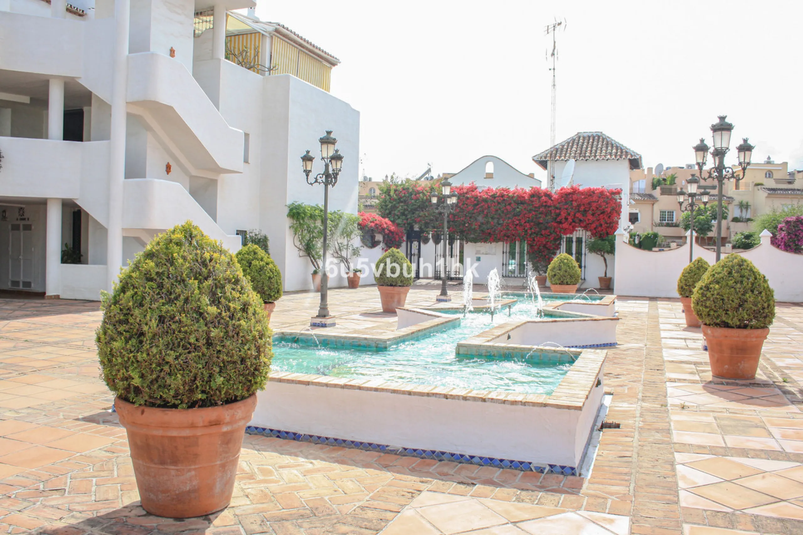Experience the perfect harmony of luxury, comfort, and stunning panoramic views in this exceptional duplex penthouse, completely renovated and located on Marbella's prestigious Golden Mile.
