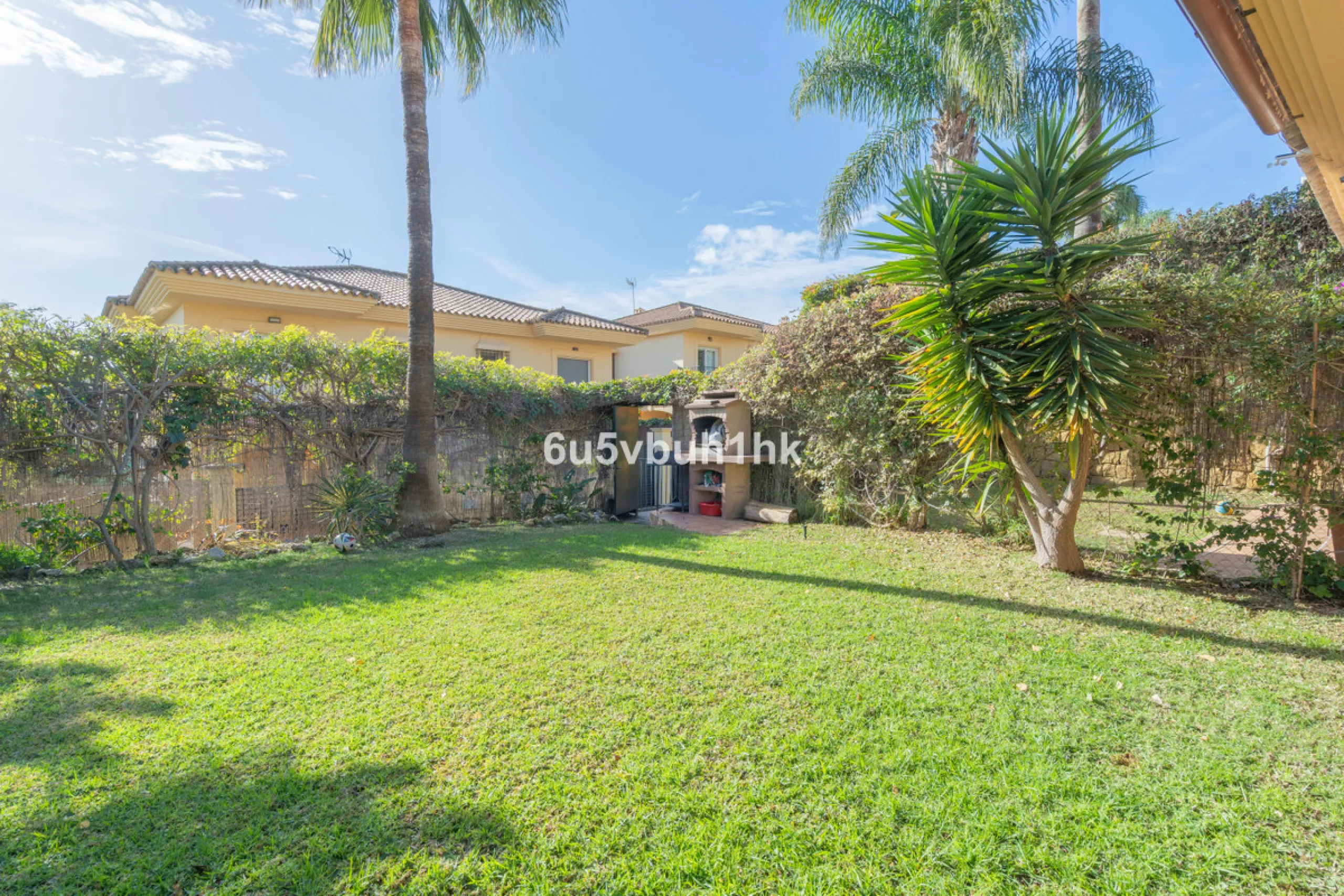 This elegant, two-story semi-detached villa on a 255 m² plot offers a perfect combination of spaciousness, comfort, and excellent finishes, designed for enjoying everyday life in a peaceful setting.