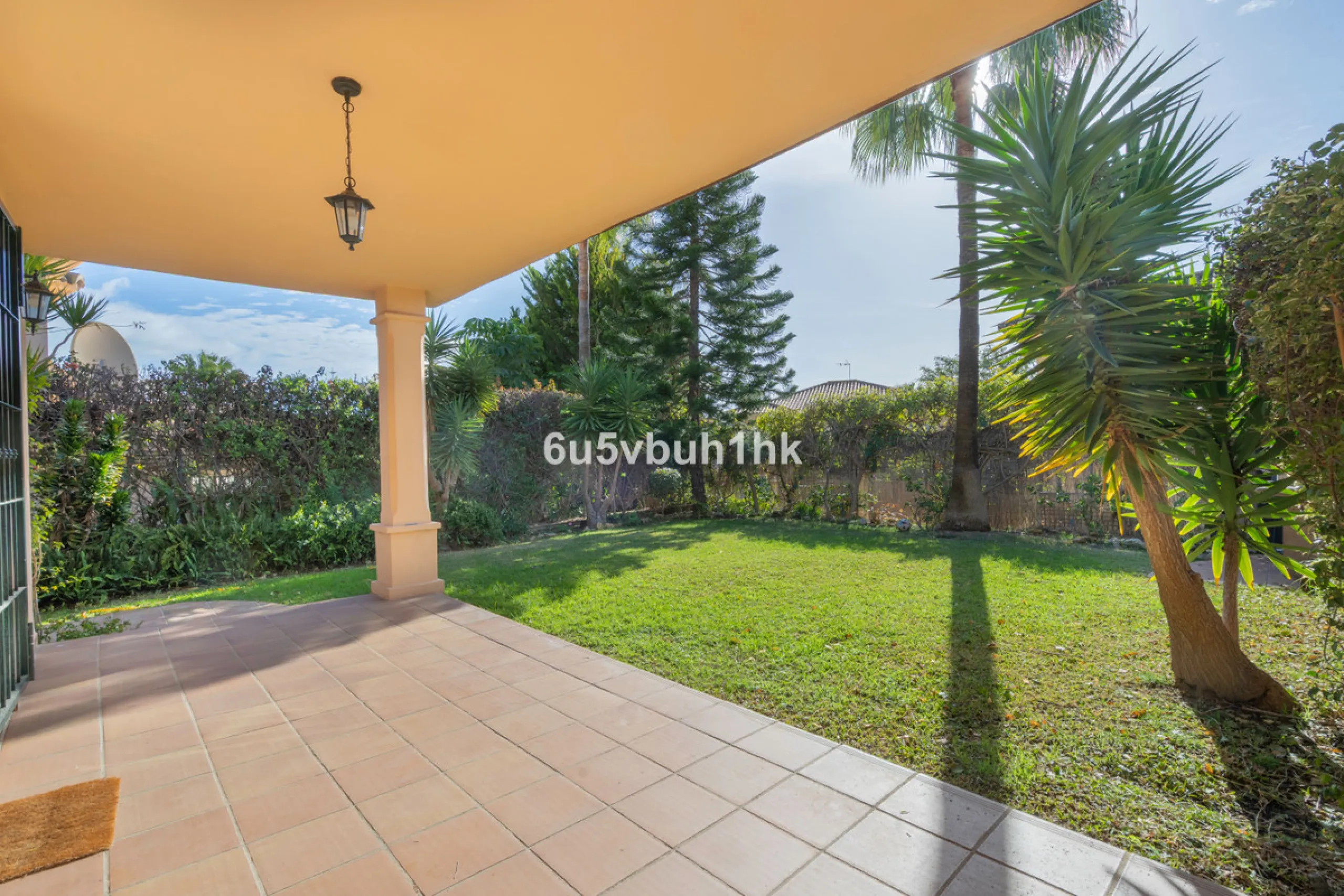 This elegant, two-story semi-detached villa on a 255 m² plot offers a perfect combination of spaciousness, comfort, and excellent finishes, designed for enjoying everyday life in a peaceful setting.
