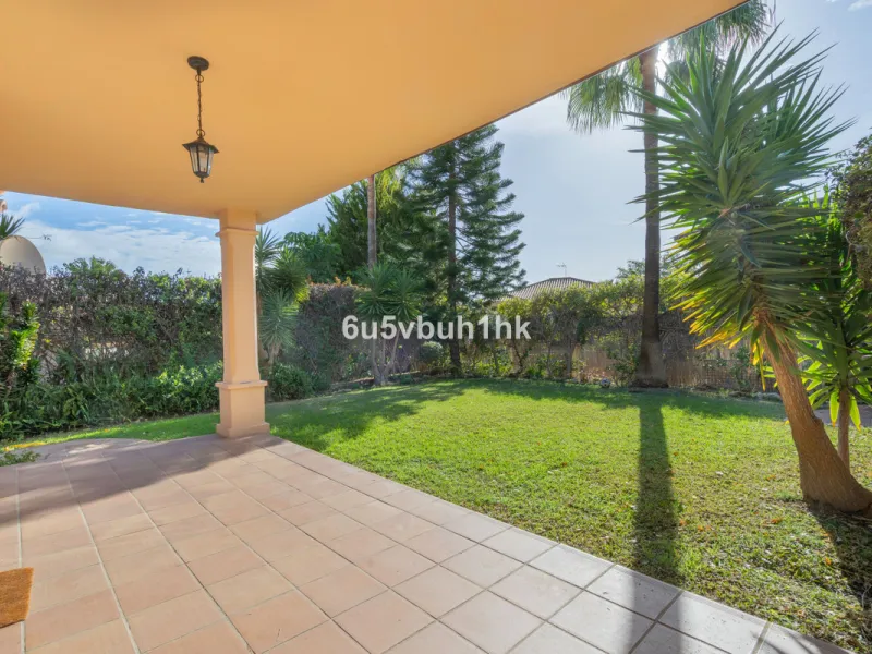 This elegant, two-story semi-detached villa on a 255 m² plot offers a perfect combination of spaciousness, comfort, and excellent finishes, designed for enjoying everyday life in a peaceful setting.