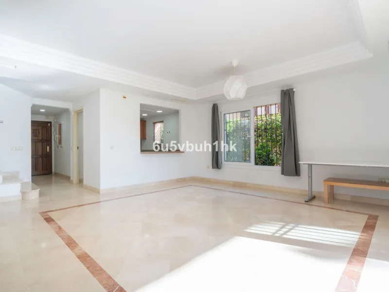 This elegant, two-story semi-detached villa on a 255 m² plot offers a perfect combination of spaciousness, comfort, and excellent finishes, designed for enjoying everyday life in a peaceful setting.