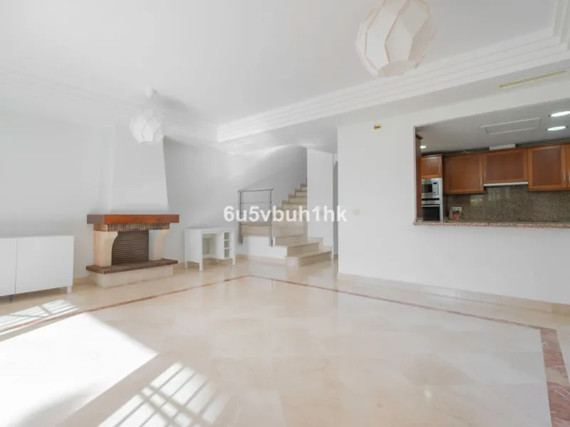 This elegant, two-story semi-detached villa on a 255 m² plot offers a perfect combination of spaciousness, comfort, and excellent finishes, designed for enjoying everyday life in a peaceful setting.