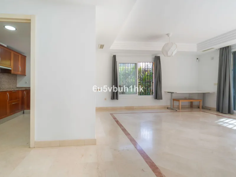 This elegant, two-story semi-detached villa on a 255 m² plot offers a perfect combination of spaciousness, comfort, and excellent finishes, designed for enjoying everyday life in a peaceful setting.