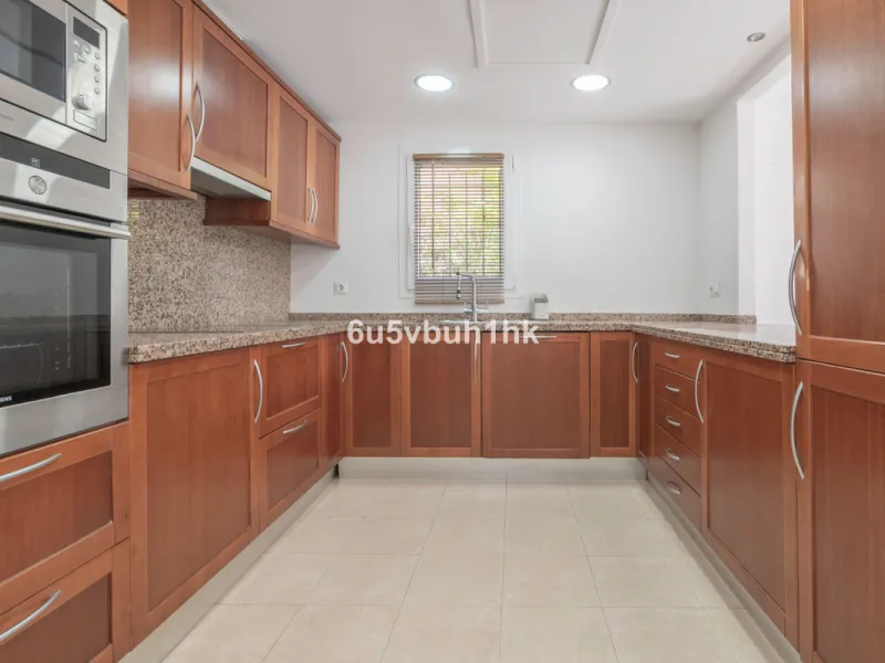 This elegant, two-story semi-detached villa on a 255 m² plot offers a perfect combination of spaciousness, comfort, and excellent finishes, designed for enjoying everyday life in a peaceful setting.